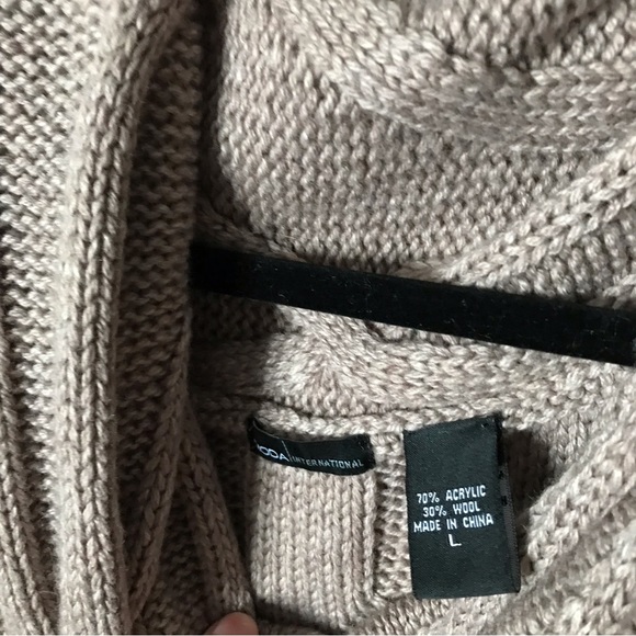 Loose cowl neck sweater. Size Large. - Picture 4 of 10